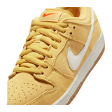 NikeSB - Dunk Low Pro - Saturn Gold/Sail-Saturn Gold-Solar Flare